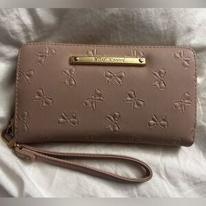 Betsey Johnson Pink Bow Embossed Leather Wristlet Wallet Zipper Gold Pink Blush